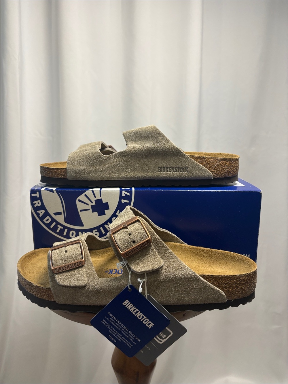 Birkenstock Arizona Sandal in Taupe Suede — Women’s 11/Men’s 9 — NWT